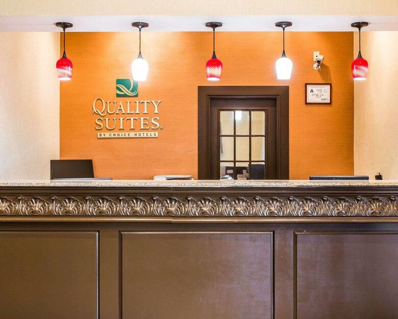 Hotel Quality Suites Convention Center - Hickory