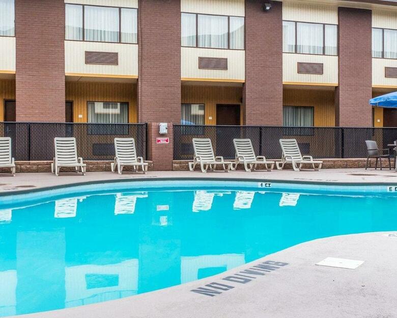 Hotel Quality Suites Convention Center - Hickory