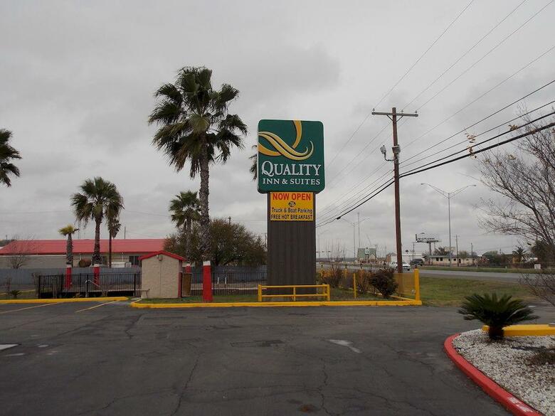 Hotel Quality Inn & Suites