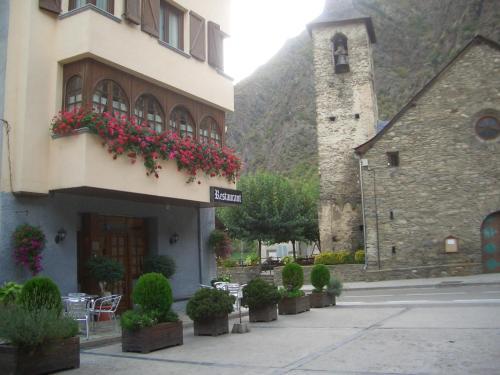 Hostal Monta�a
