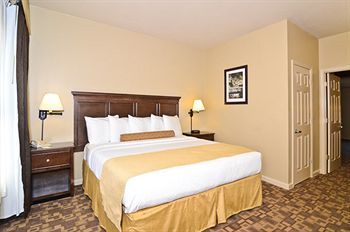 Hotel University Park Inn & Suites