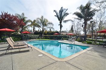 Hotel University Park Inn & Suites