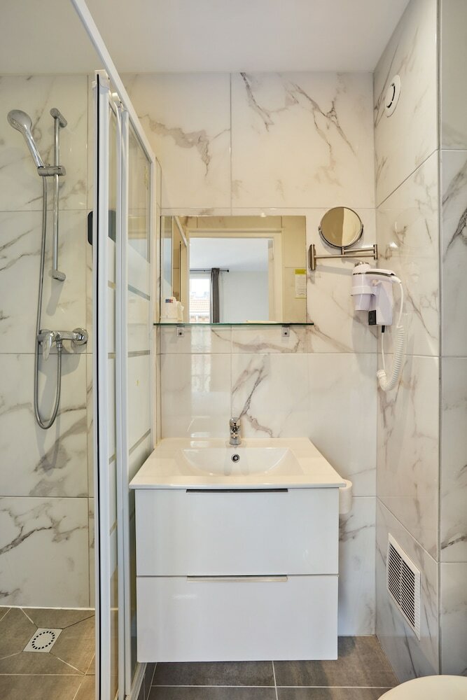 Hotel Hipotel Paris Buttes Chaumont
