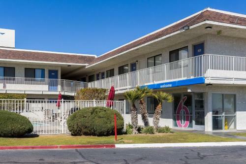 Motel 6 Mojave