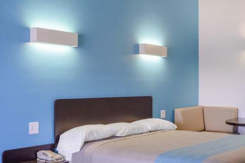 Motel 6 Canton