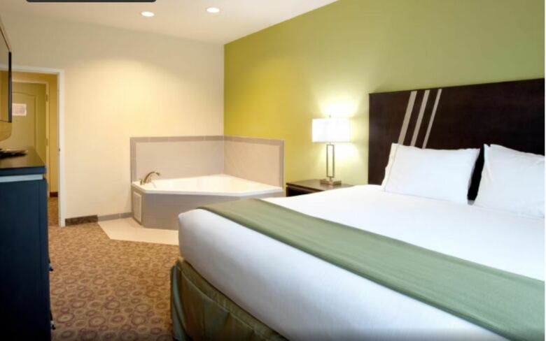 Holiday Inn Express Hotel & Suites Clemson - University Area