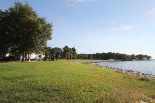 Bed & Breakfast Wades Point Inn On The Bay