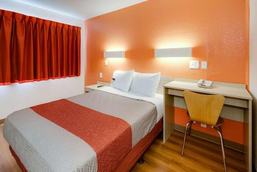 Motel 6 Kansas City Southwest - Lenexa