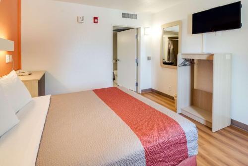 Motel 6 Kansas City Southwest - Lenexa