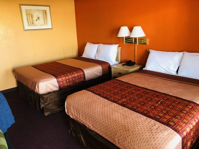 Motel Hutchinson Inn