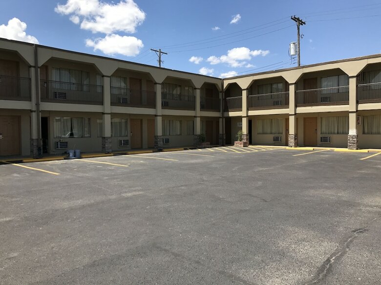 Motel Hutchinson Inn
