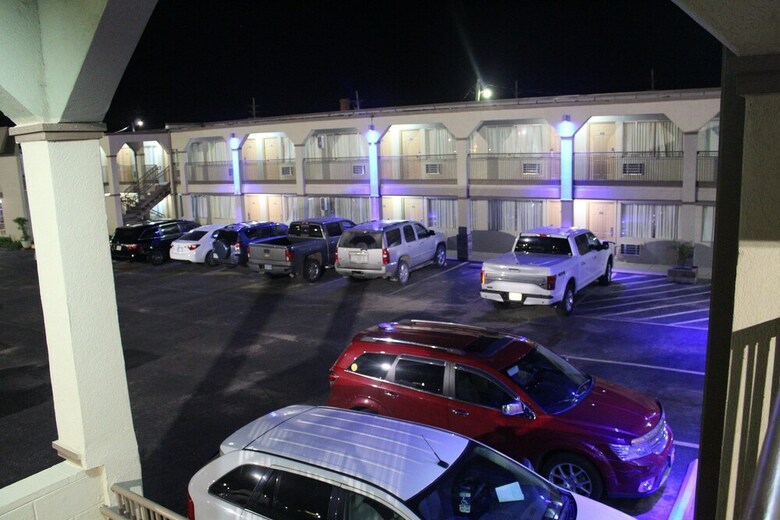 Motel Hutchinson Inn