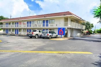 Motel 6 Huntsville