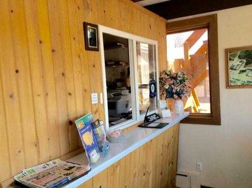 Motel Budget Host Inn - Iron Mountain