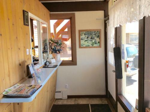 Motel Budget Host Inn - Iron Mountain
