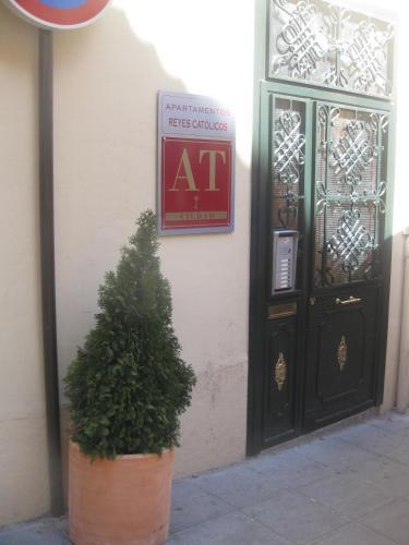 Apartamentos Medina Reyes Cat�licos