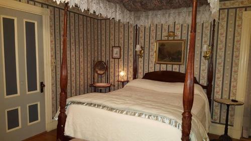Austin's Holidae House Bed & Breakfast