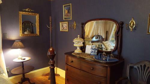 Austin's Holidae House Bed & Breakfast