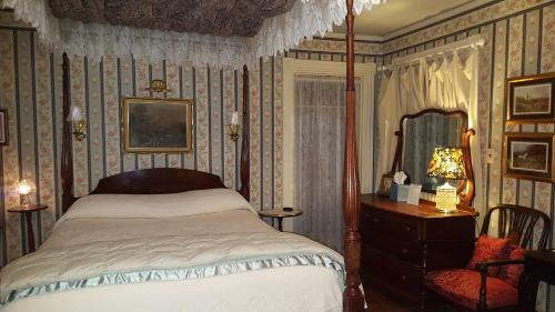 Austin's Holidae House Bed & Breakfast