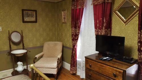 Austin's Holidae House Bed & Breakfast