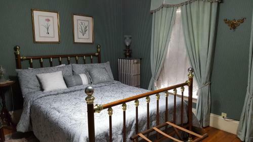 Austin's Holidae House Bed & Breakfast