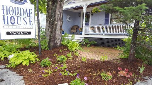 Austin's Holidae House Bed & Breakfast