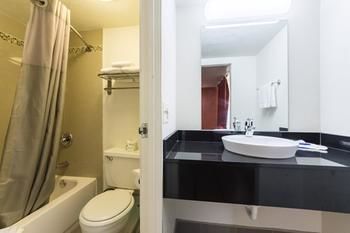 Motel 6 Farmers Branch