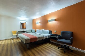 Motel 6 Farmers Branch