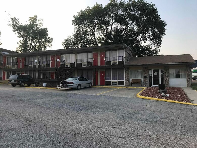 Motel Budget Host Village Inn