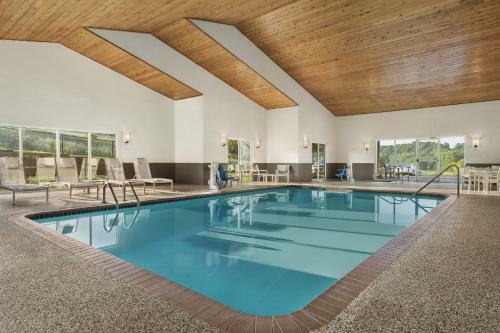Hotel Country Inn & Suites By Radisson, Decorah, Ia