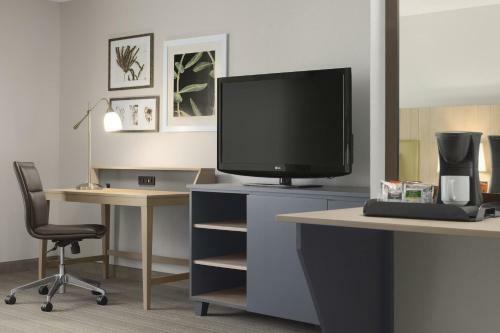 Hotel Country Inn & Suites By Radisson, Decorah, Ia