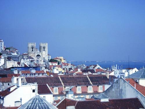 Traveling To Lisbon Chiado Apartments