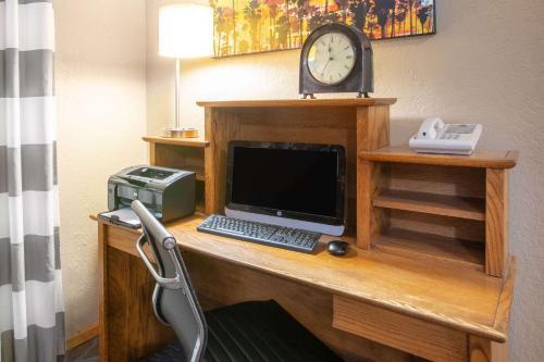 Hotel Americinn By Wyndham Clear Lake