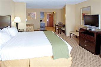 Holiday Inn Express Hotel & Suites Chestertown