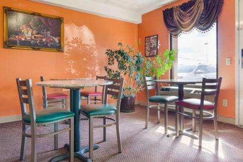 Hotel Econo Lodge Inn & Suites I-65