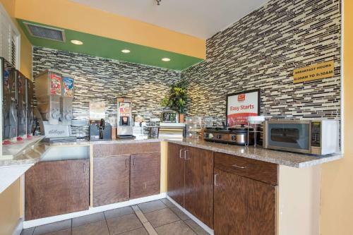 Hotel Econo Lodge Inn & Suites I-65