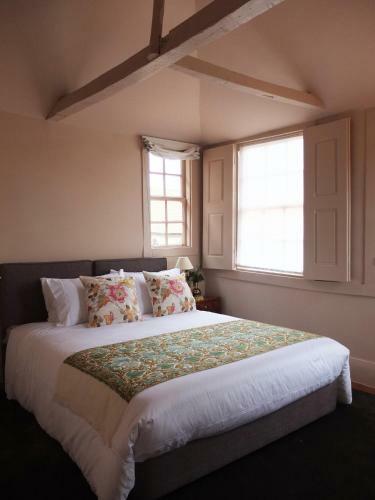 Hostal Mercador Guesthouse
