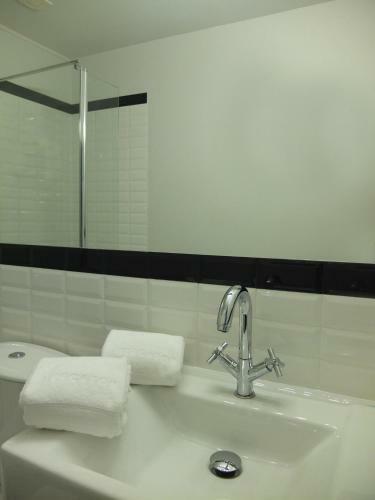 Hostal Mercador Guesthouse