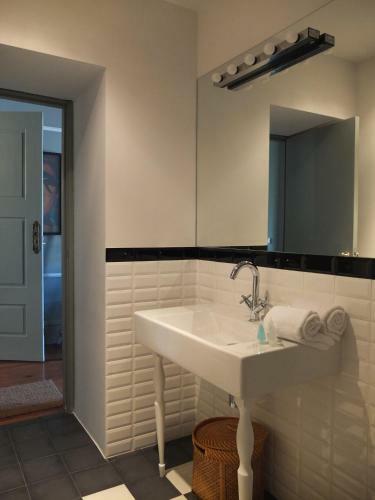 Hostal Mercador Guesthouse