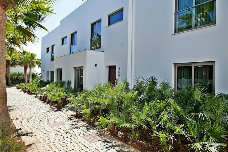 S�o Rafael Villas, Apartments & Guesthouse
