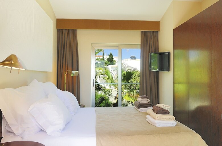 S�o Rafael Villas, Apartments & Guesthouse