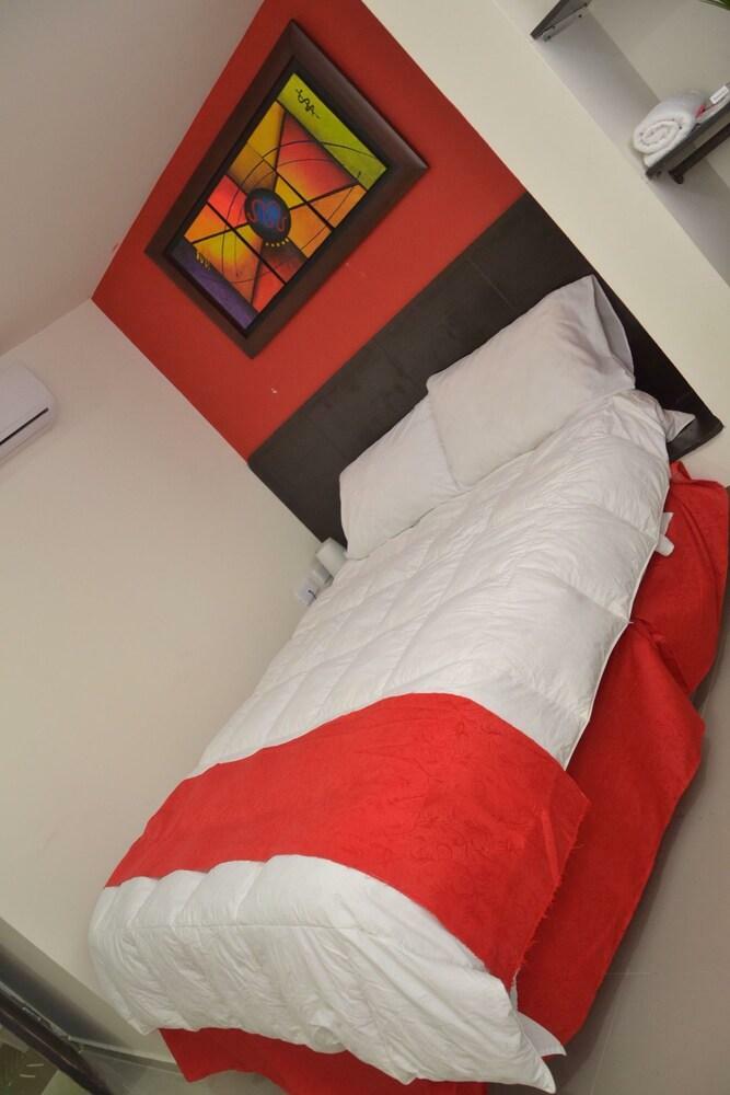 Hotel Marina Suites