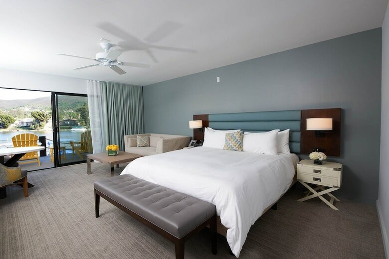 Lakehouse Hotel And Resort