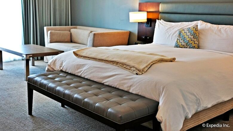 Lakehouse Hotel And Resort
