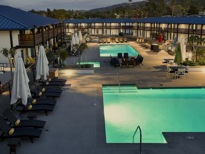 Lakehouse Hotel And Resort