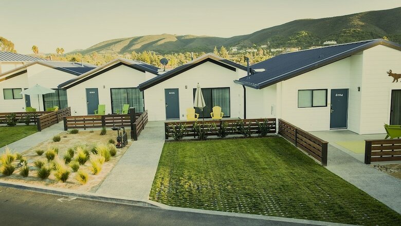 Lakehouse Hotel And Resort