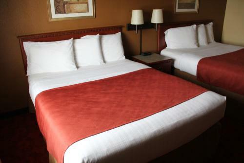 Hotel Americinn West Bend