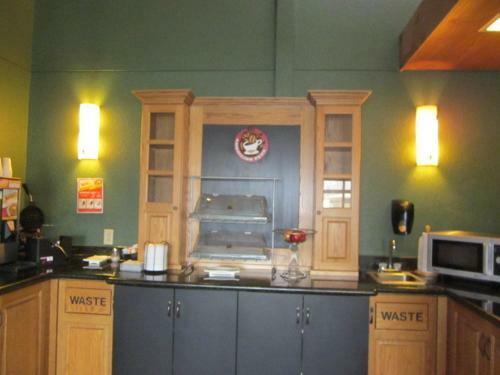 Hotel Americinn West Bend