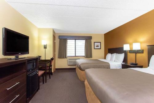 Hotel Americinn West Bend
