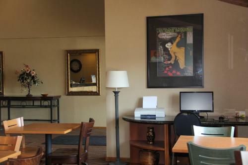 Hotel Americinn West Bend